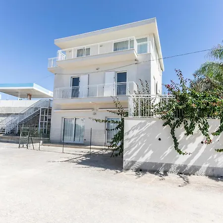 Apartment Stunning In Cava Daliga With Kitchen Cava d'Aliga