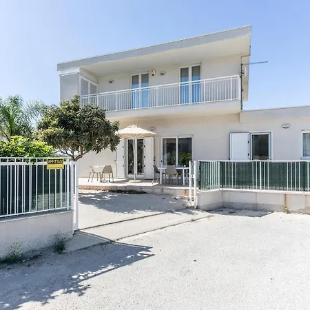 Gorgeous Apartment In Cava D'Aliga With Wifi Apartment